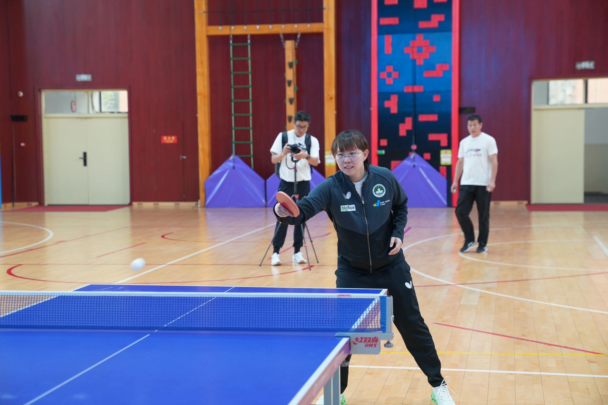 朱雨玲：跌倒后再站起，始终保持积极向上的体