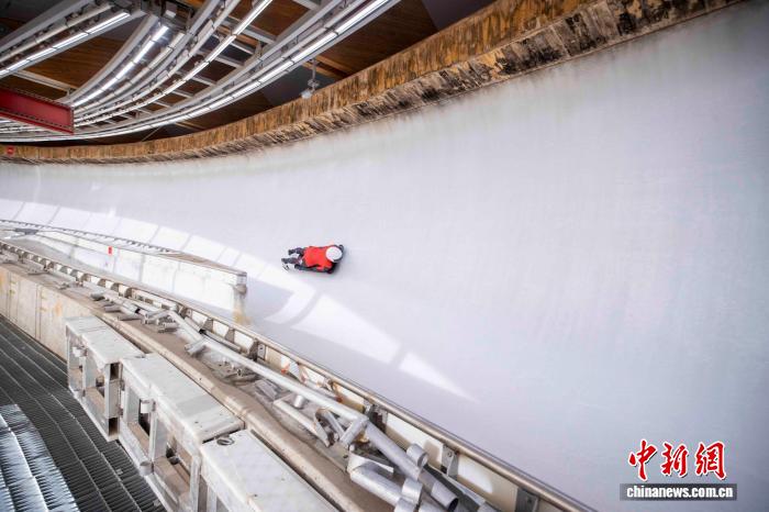 2025-2026钢架雪车亚洲杯延庆站开赛 中国选手闫文