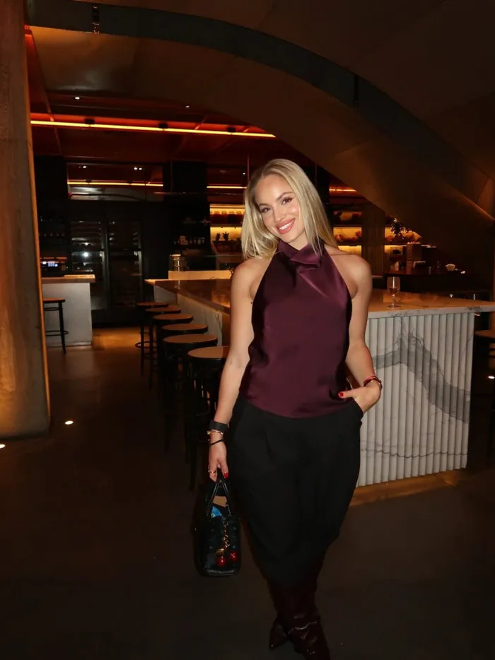 世界最美女足球员晒夜拍美照引热议