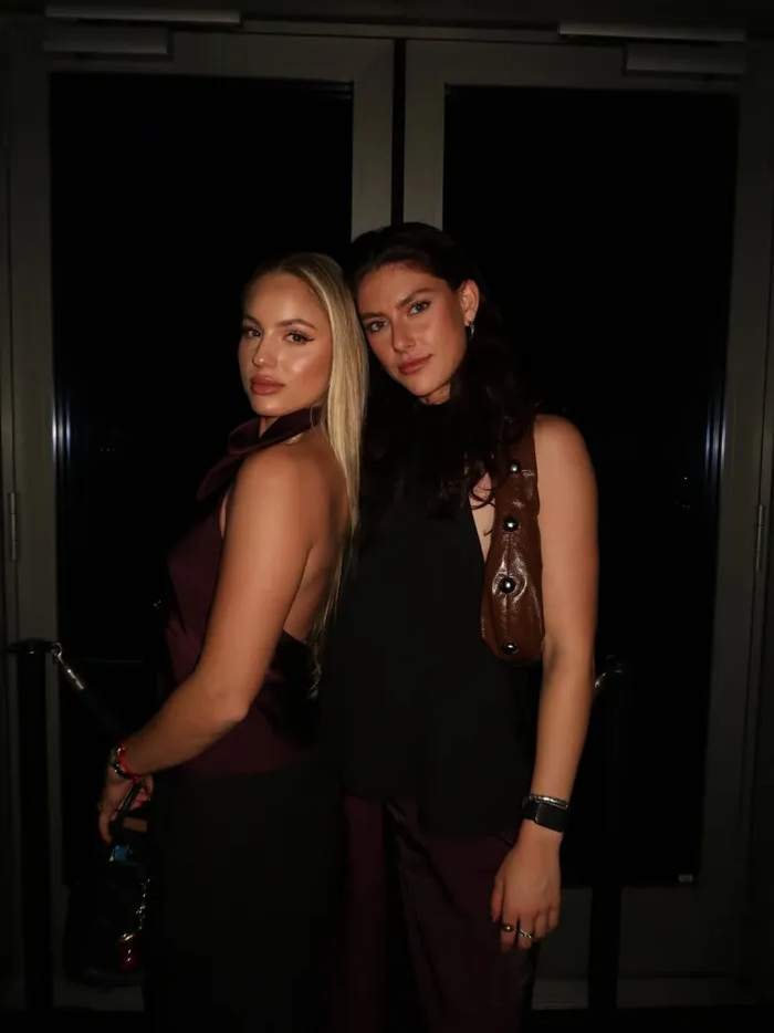 世界最美女足球员晒夜拍美照引热议