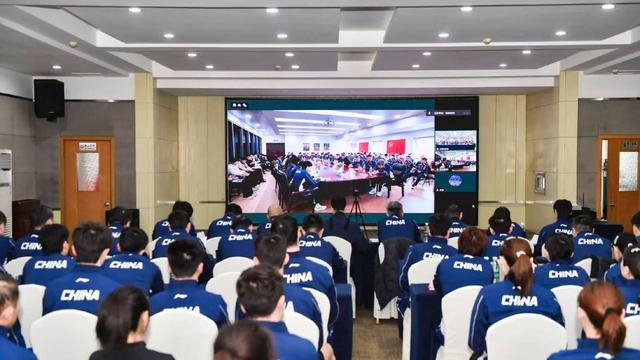 国乒成都封闭集训备战伦敦世乒赛 林诗栋未坐首