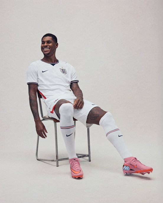 英格兰2026世界杯主场球衣设计揭晓 三狮军团战袍