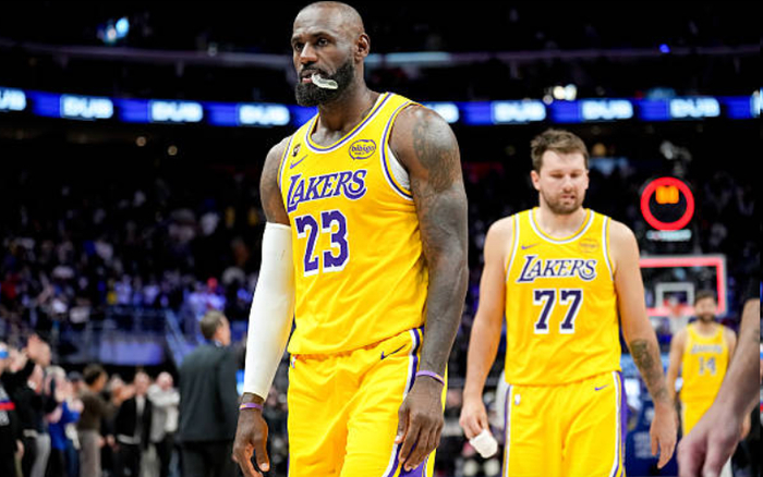 詹姆斯手指伤势未愈湖人客场告负九连胜终结