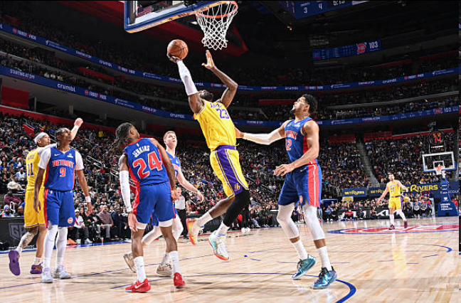 詹姆斯手指伤势未愈湖人客场告负九连胜终结