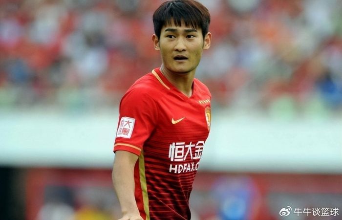 国安1-2蓉城蒙哥马利下课引争议判罚质疑